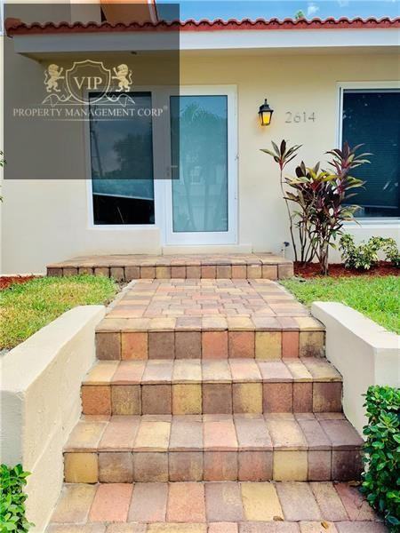 2614 Northeast 26th Terrace - Photo 3 of 16