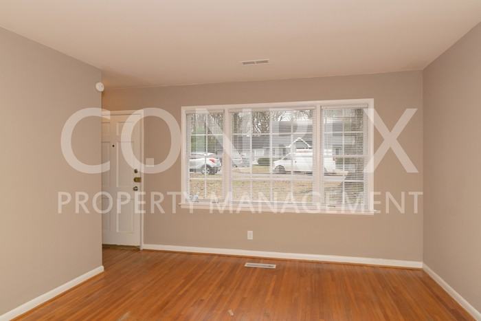 744 Vaughn Circle - Photo 2 of 10