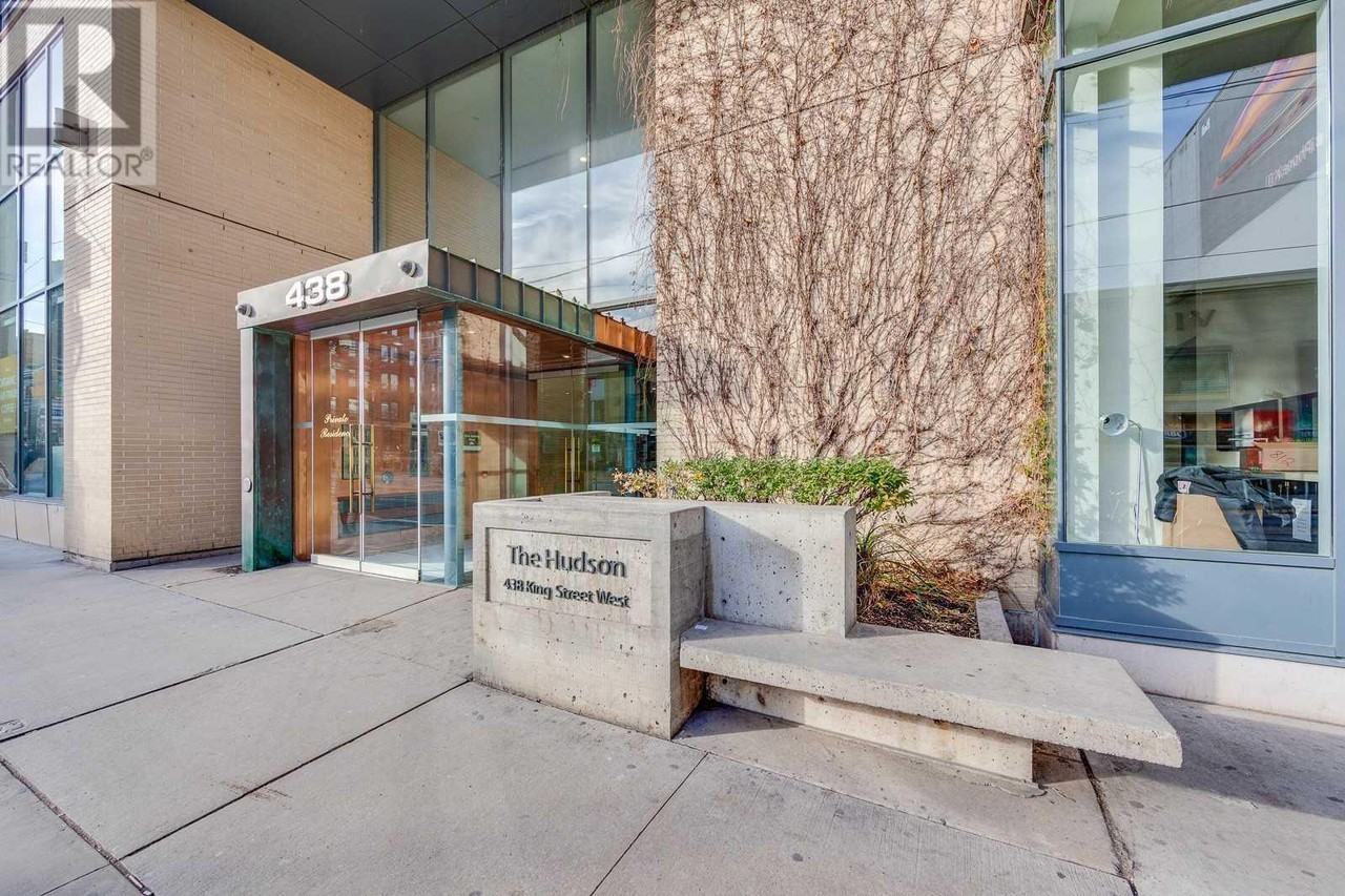 438 King Street West #902