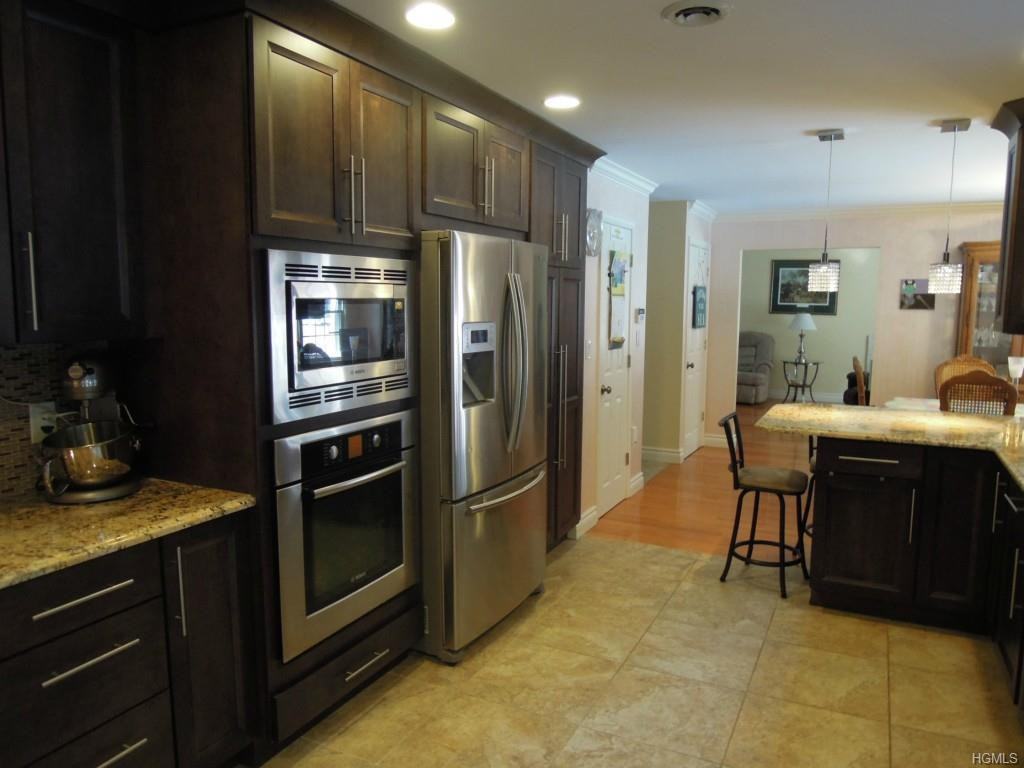 47 Palisades Court - Photo 3 of 14