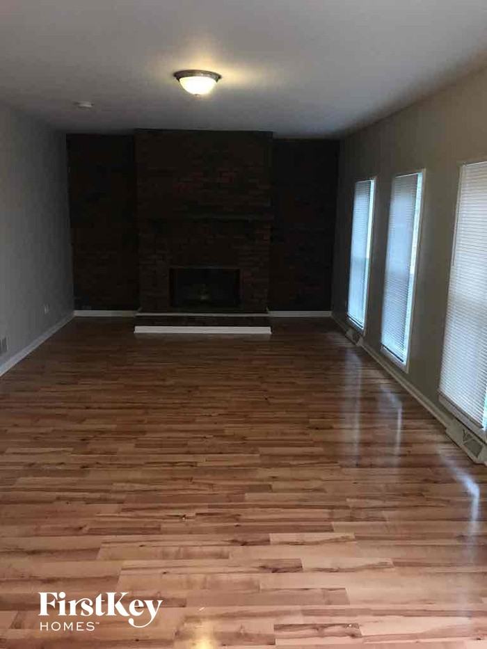 2724 Lake Park Drive - Photo 2 of 11