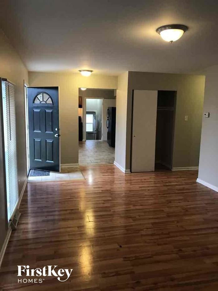 2724 Lake Park Drive - Photo 3 of 11