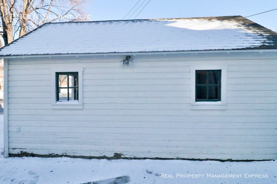 350 N Summit Ave - Photo 3 of 34