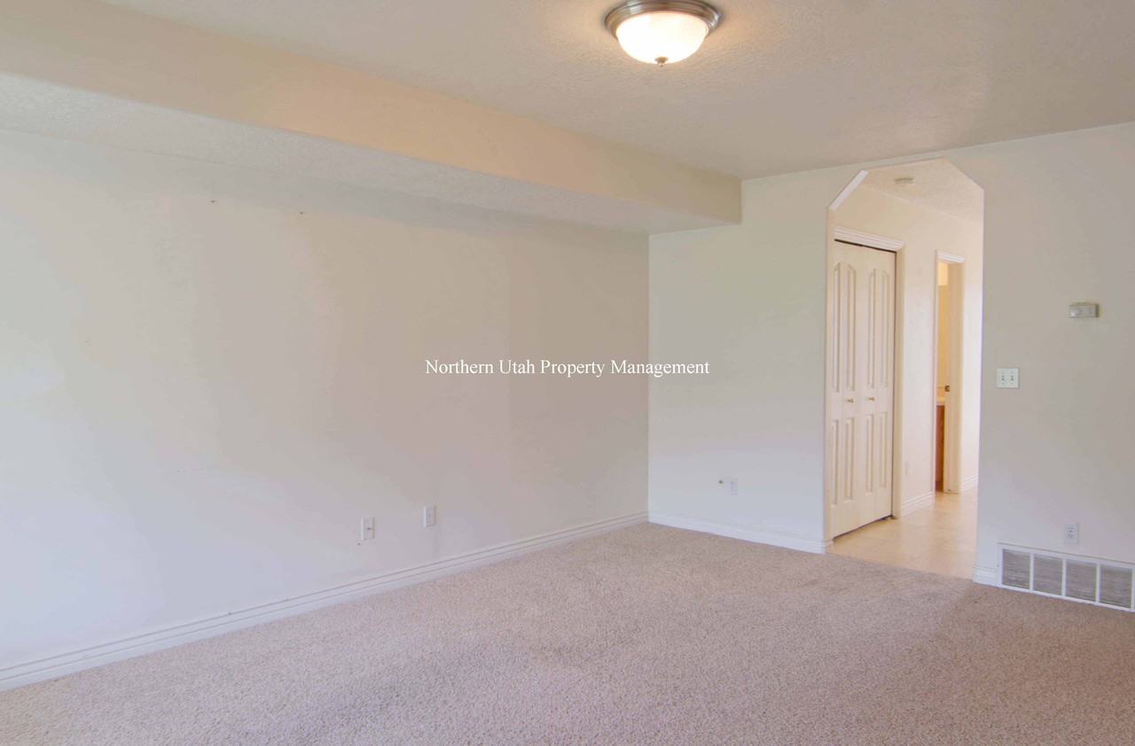 2892 N 400 E - Photo 3 of 23