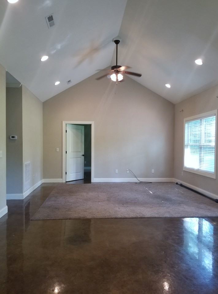 123 Weston Dr - Photo 3 of 9