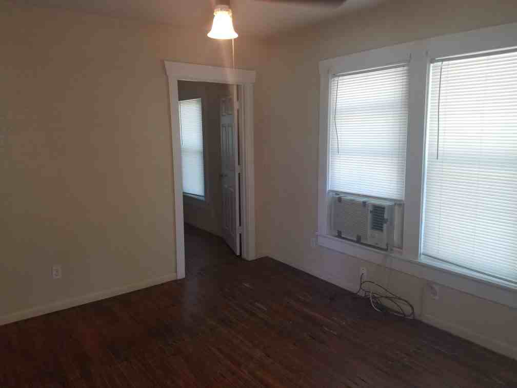 414 W Johnson St - Photo 2 of 5