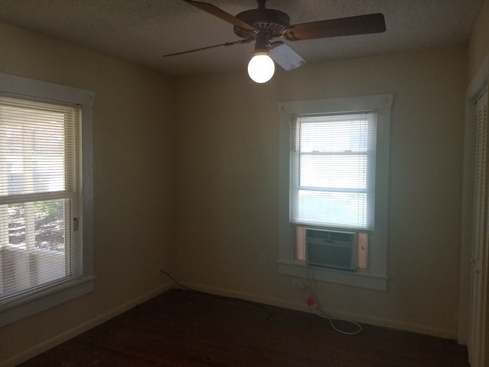 414 W Johnson St - Photo 4 of 5