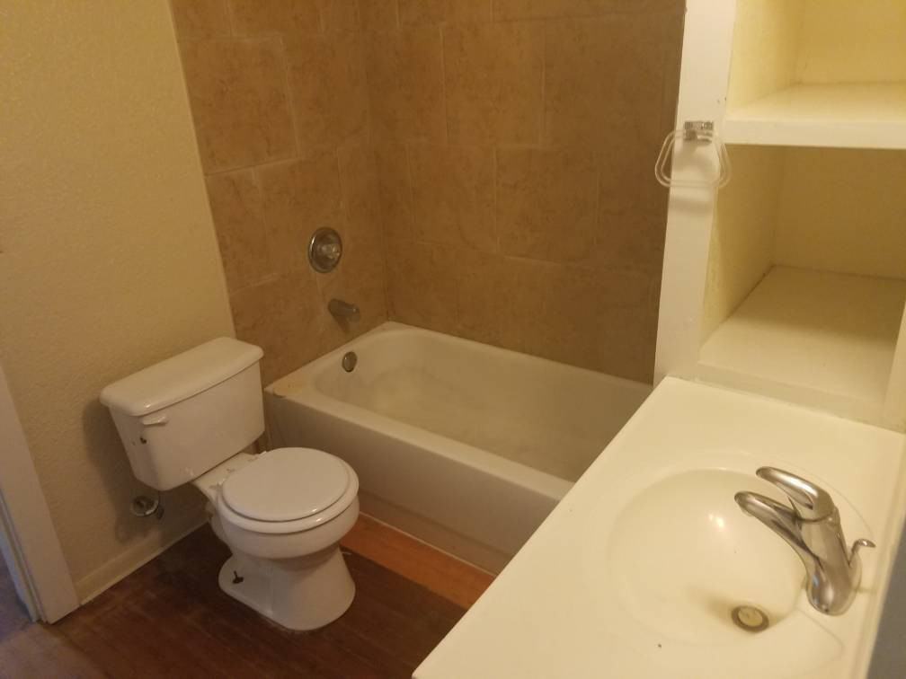 414 W Johnson St - Photo 5 of 5