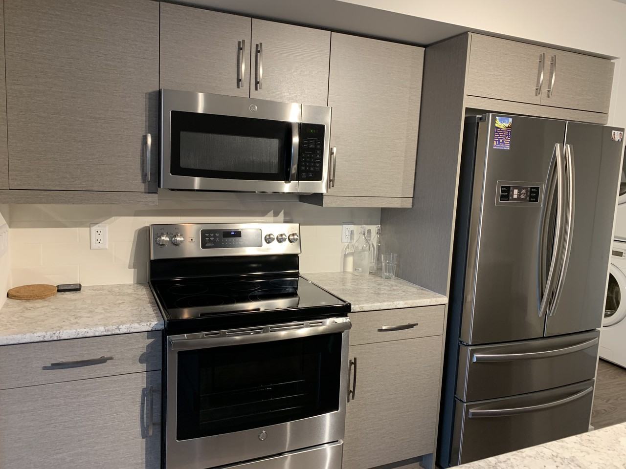 416-670 Hugo St S #1 - Photo 3 of 14