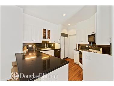 111 Jane St #3 - Photo 3 of 5