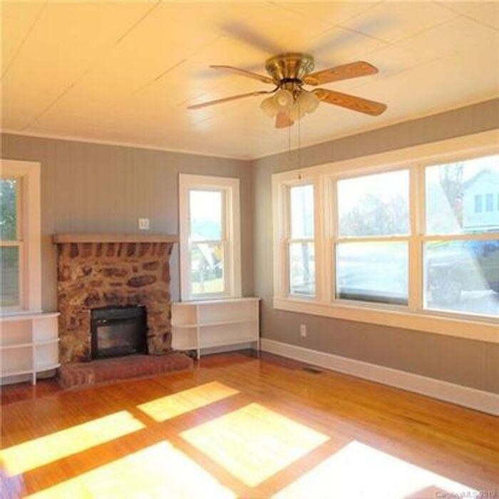 89 Leach Street - Photo 3 of 15