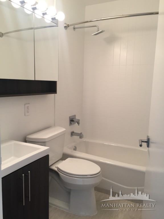 W 53rd St #305 - Photo 5 of 8