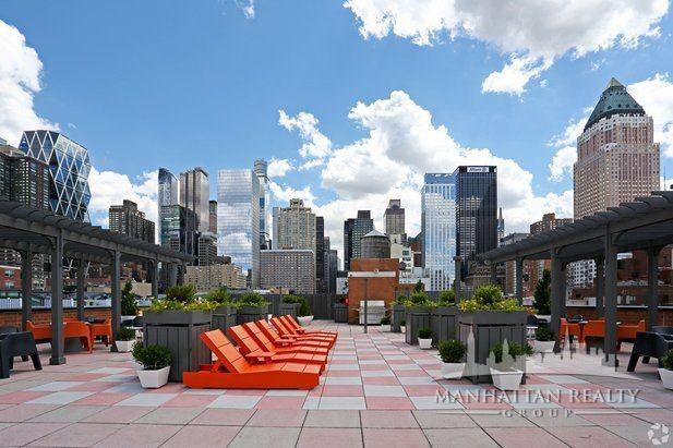 W 53rd St #305 - Photo 6 of 8