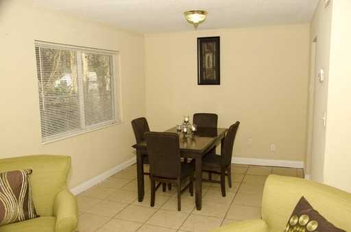 390 6th St NW - Photo 3 of 9