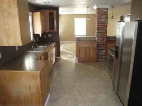 818 W Iowa St - Photo 3 of 11