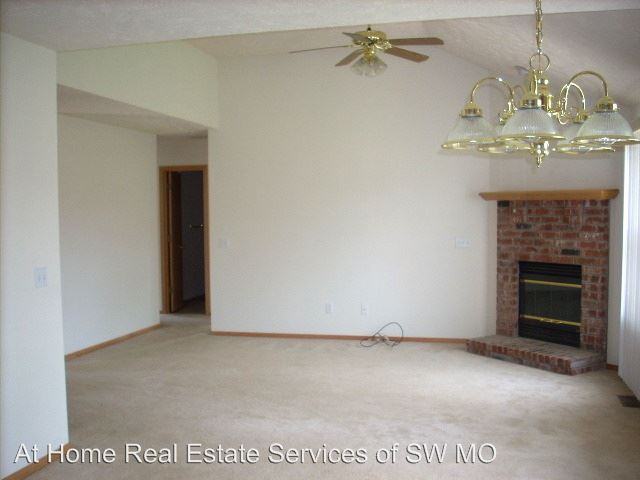 5320 S Hutchinson Ct - Photo 2 of 6