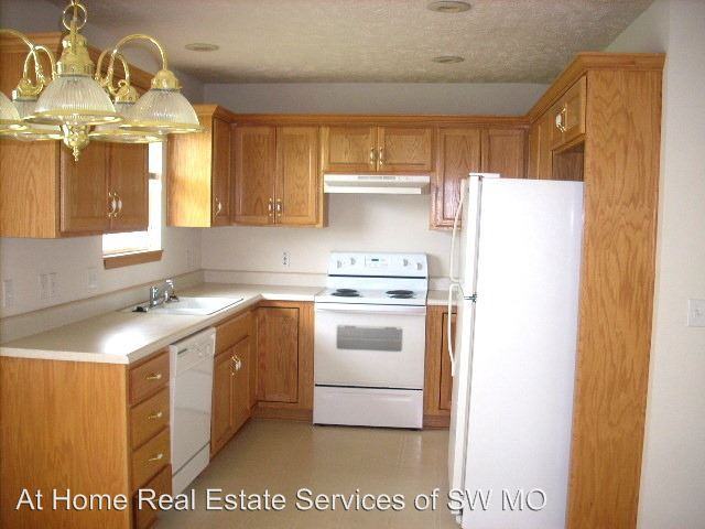 5320 S Hutchinson Ct - Photo 3 of 6