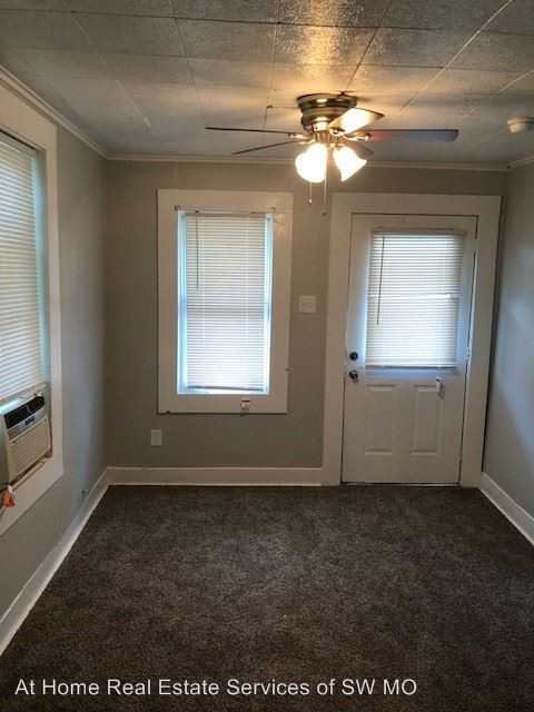 610 N Brown - Photo 3 of 10