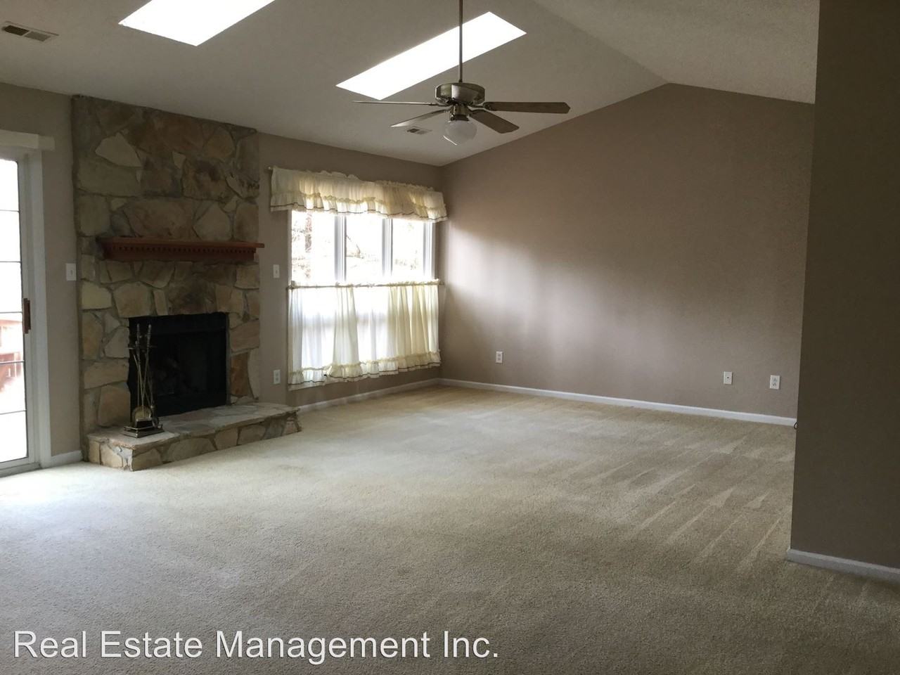 105 Norman Ct - Photo 2 of 17