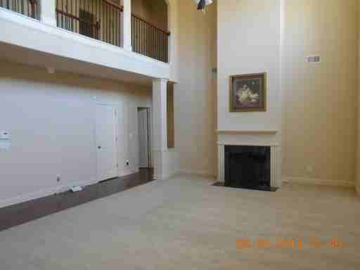 18 Waverly Dr - Photo 3 of 8