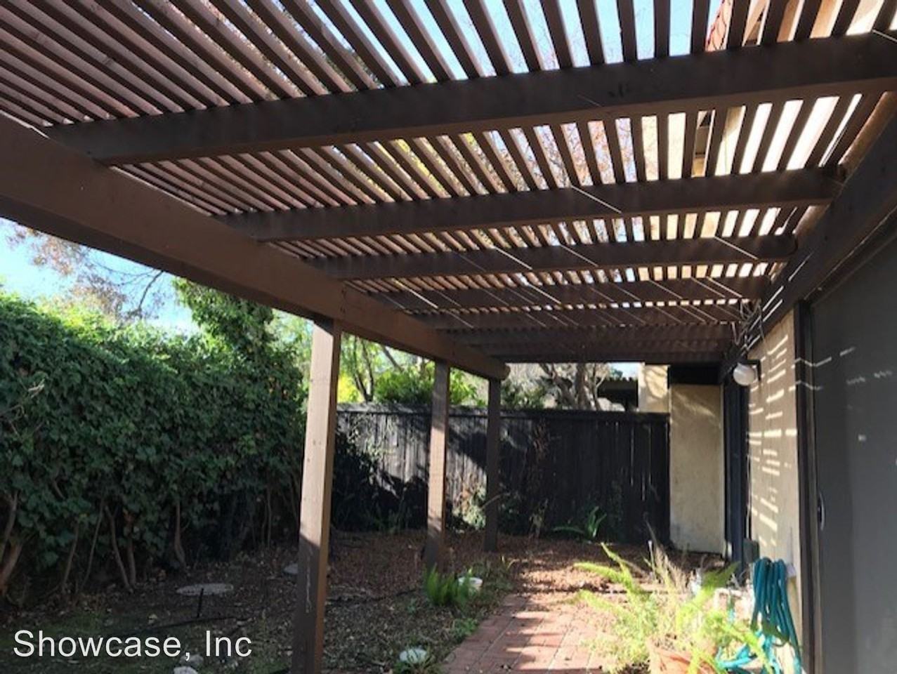 466 Potomac Way - Photo 3 of 14