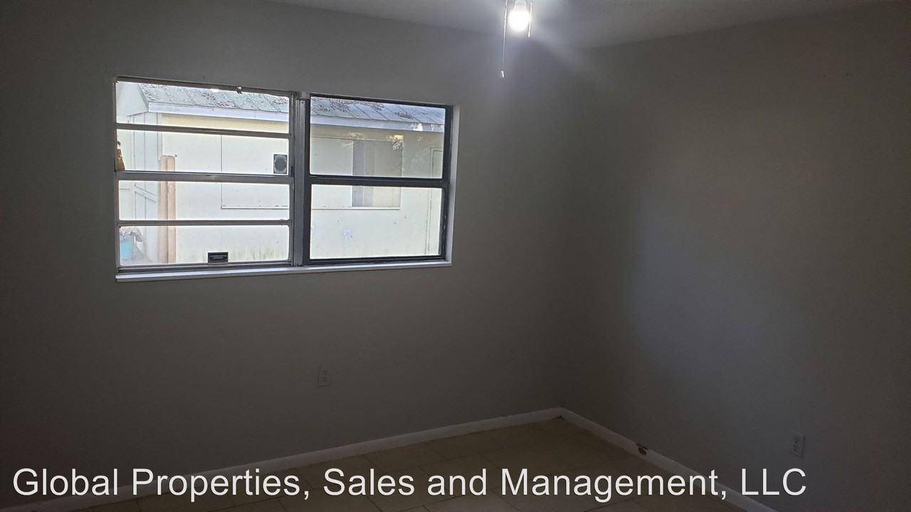 1150 N Clayton #B - Photo 3 of 7