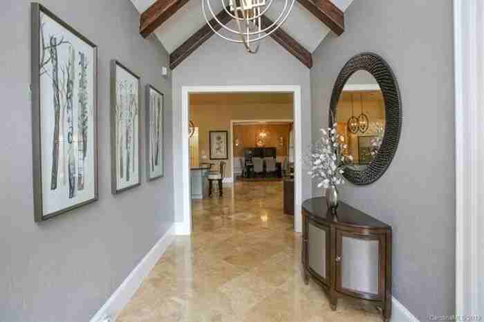 117 Hallmark Crossing - Photo 2 of 25