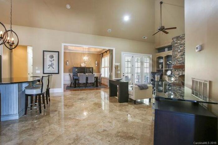 117 Hallmark Crossing - Photo 3 of 25