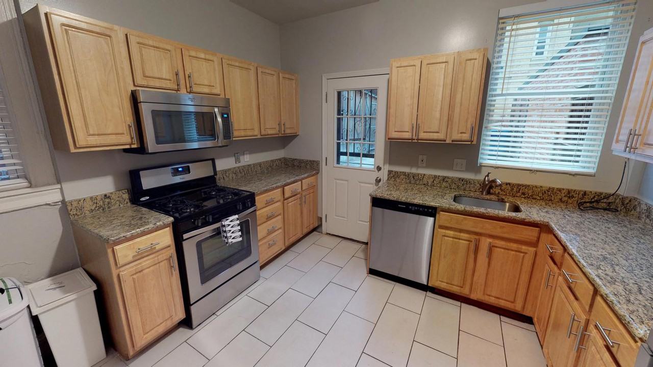 Beautiful townhouse at the heart of Adams Morgan - Photo 4 of 14