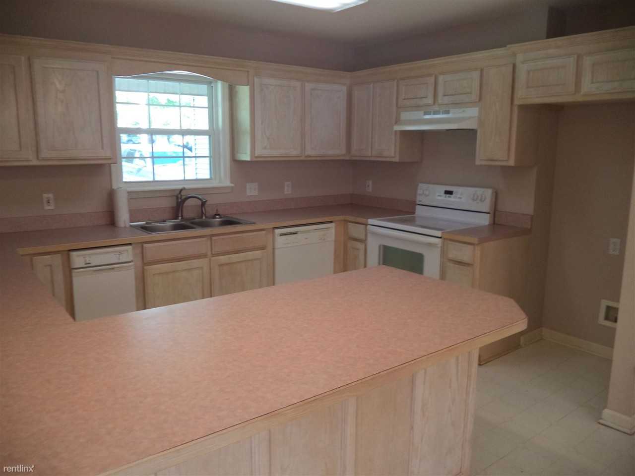 151 Nicholas St - Photo 3 of 4
