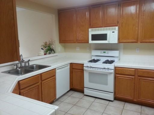 1050 Turner Ave - Photo 2 of 24