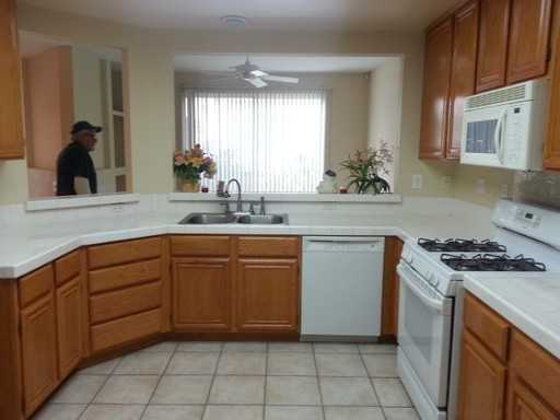 1050 Turner Ave - Photo 3 of 24