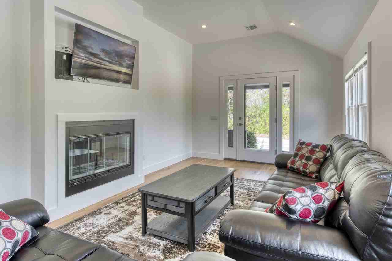 905 9th Street - Photo 3 of 10