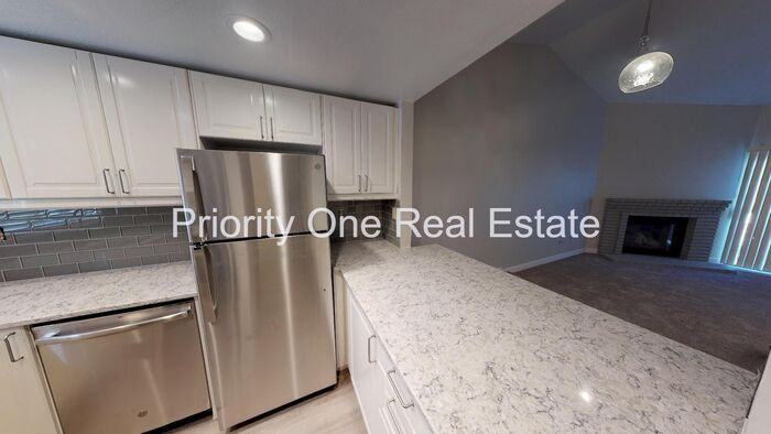 2876 Englewood Way - Photo 3 of 23