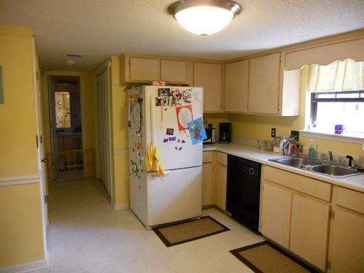932 Primrose Ln - Photo 3 of 23