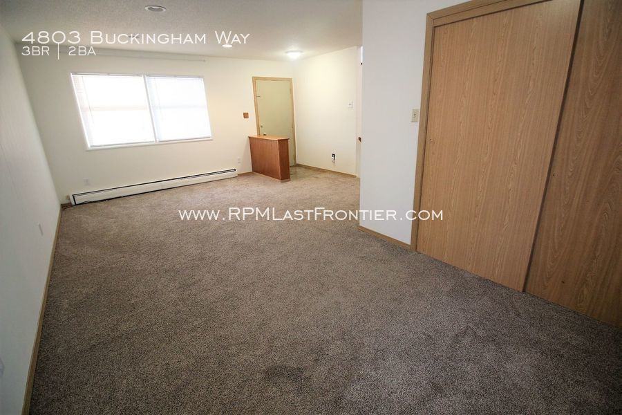 4803 Buckingham Way - Photo 3 of 20