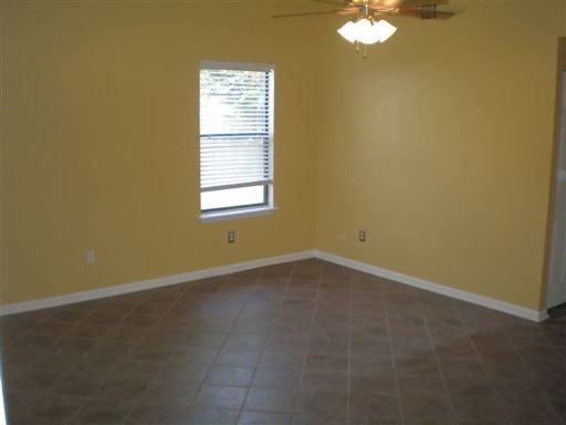 1002 Oakcrest Dr - Photo 3 of 39