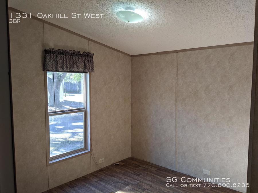 1331 Oakhill St West - Photo 2 of 5