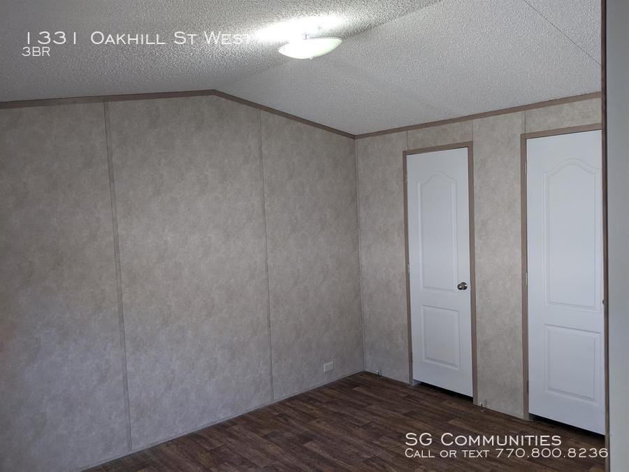 1331 Oakhill St West - Photo 3 of 5