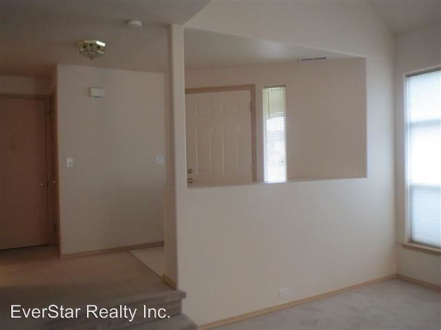 423 Columbia Point Dr - Photo 3 of 16