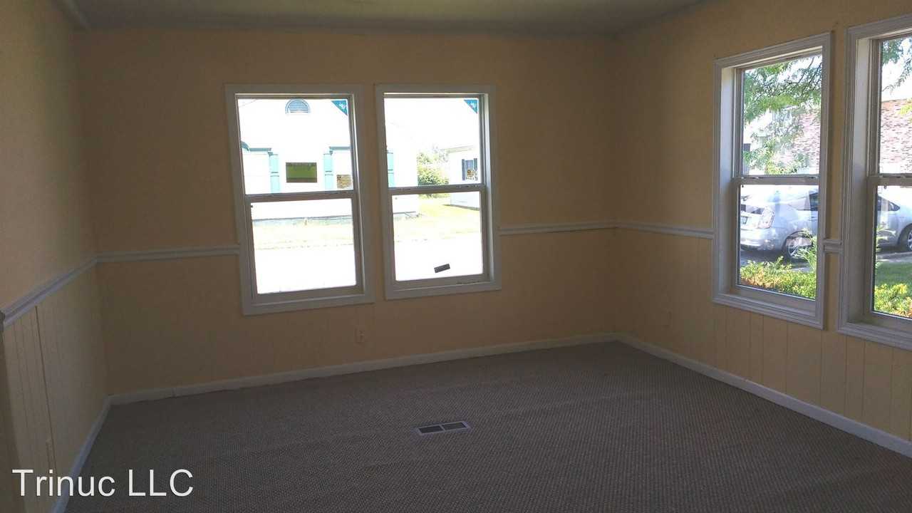 2242 Rush St - Photo 2 of 12