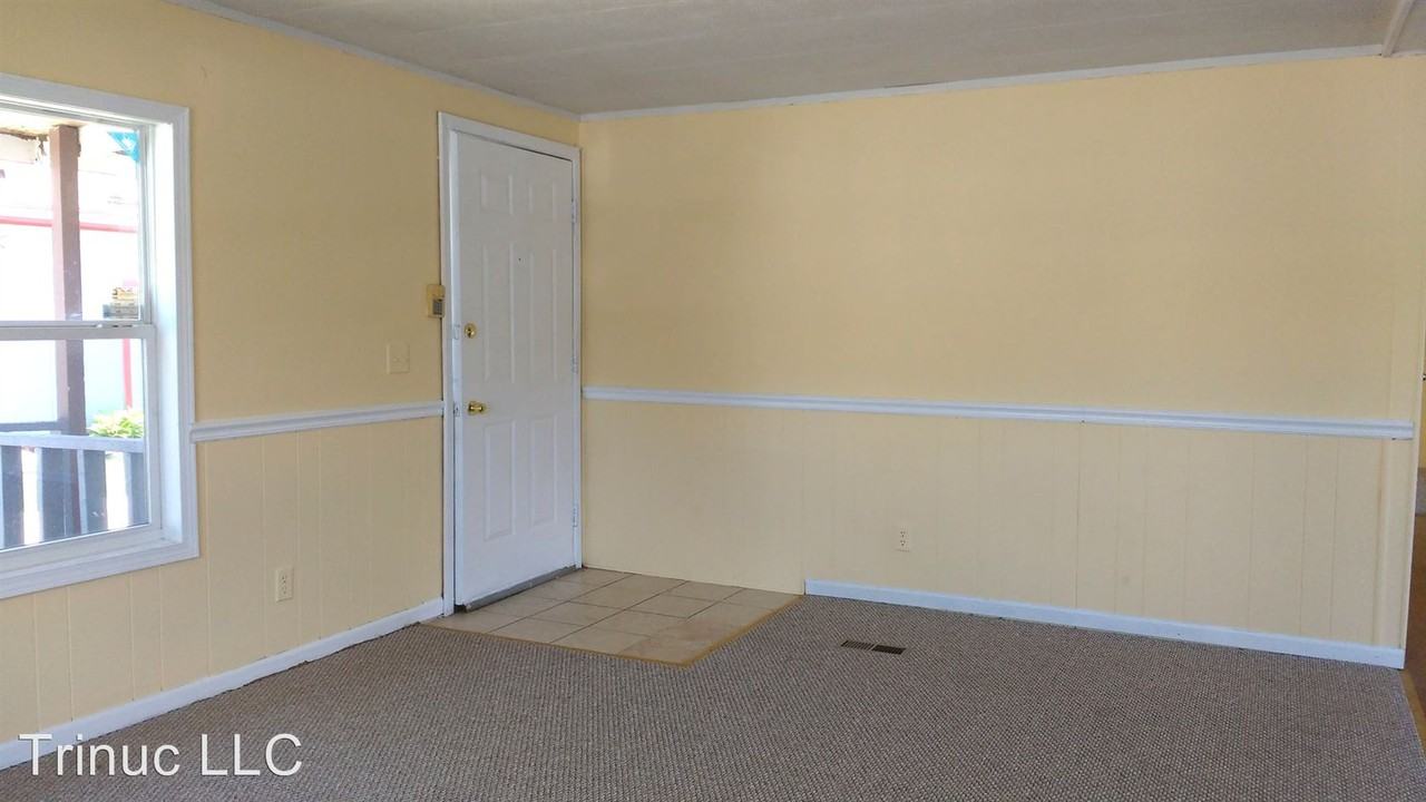 2242 Rush St - Photo 3 of 12