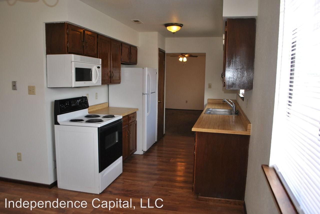 905 Columbine St. - Photo 3 of 10