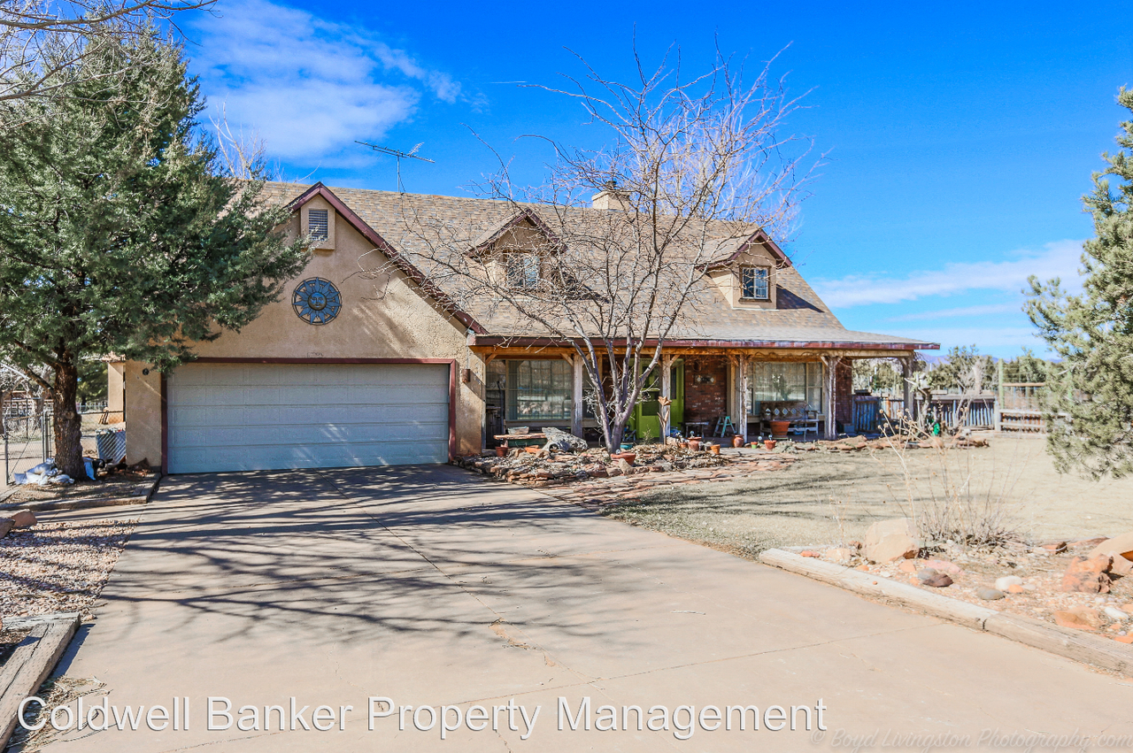 1315 Homestead Dr E - Photo 2 of 30