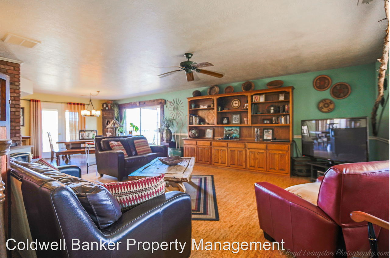 1315 Homestead Dr E - Photo 3 of 30