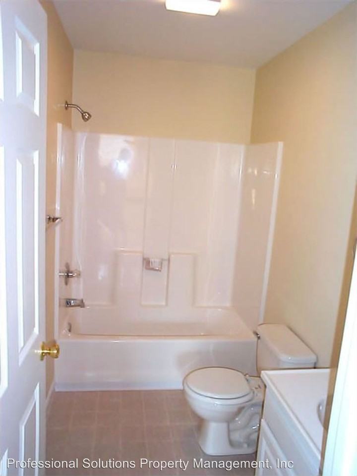 809/811 Cobbler Lane East - Photo 3 of 16