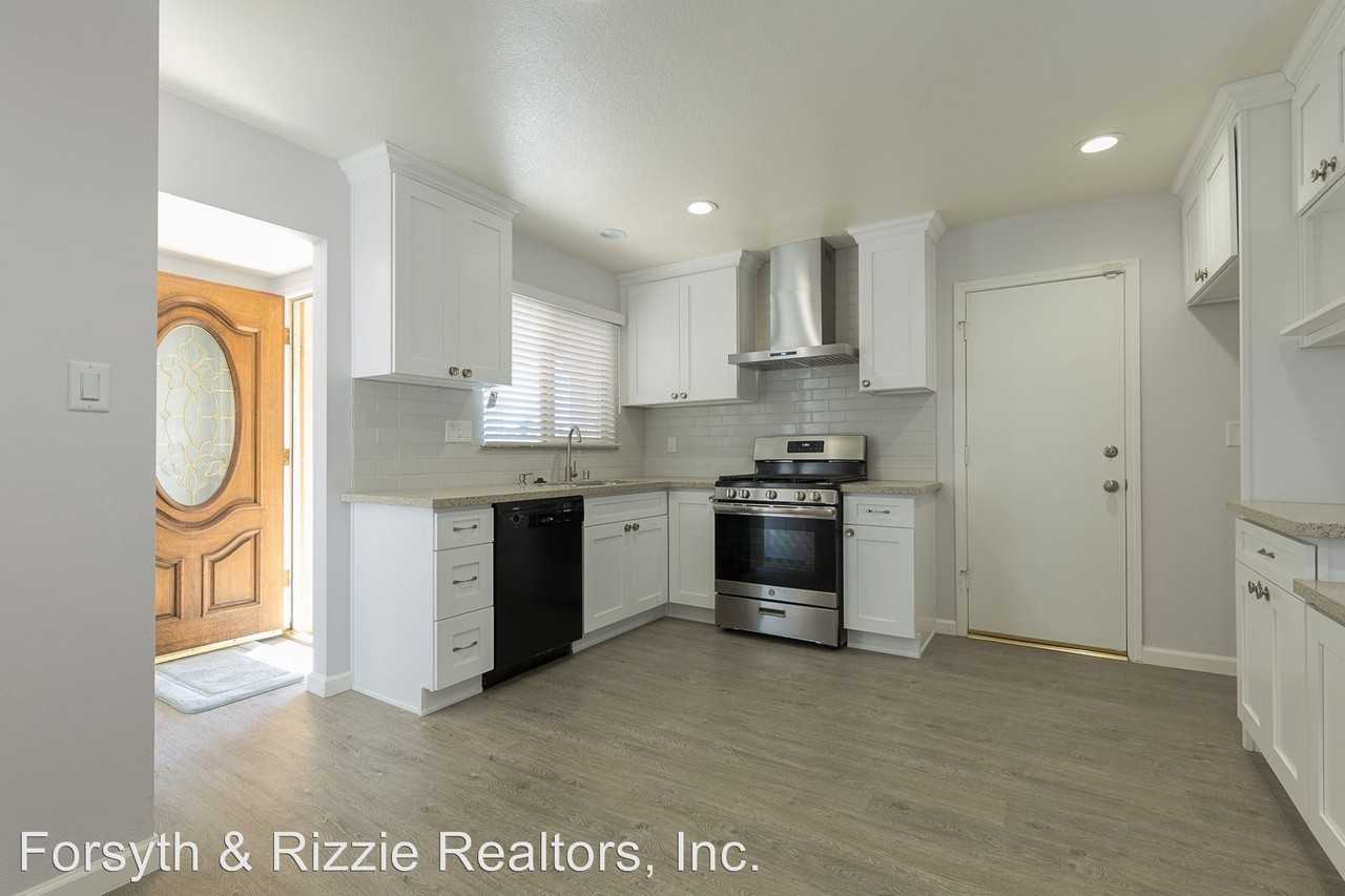 1421 Echo Street - Photo 2 of 14