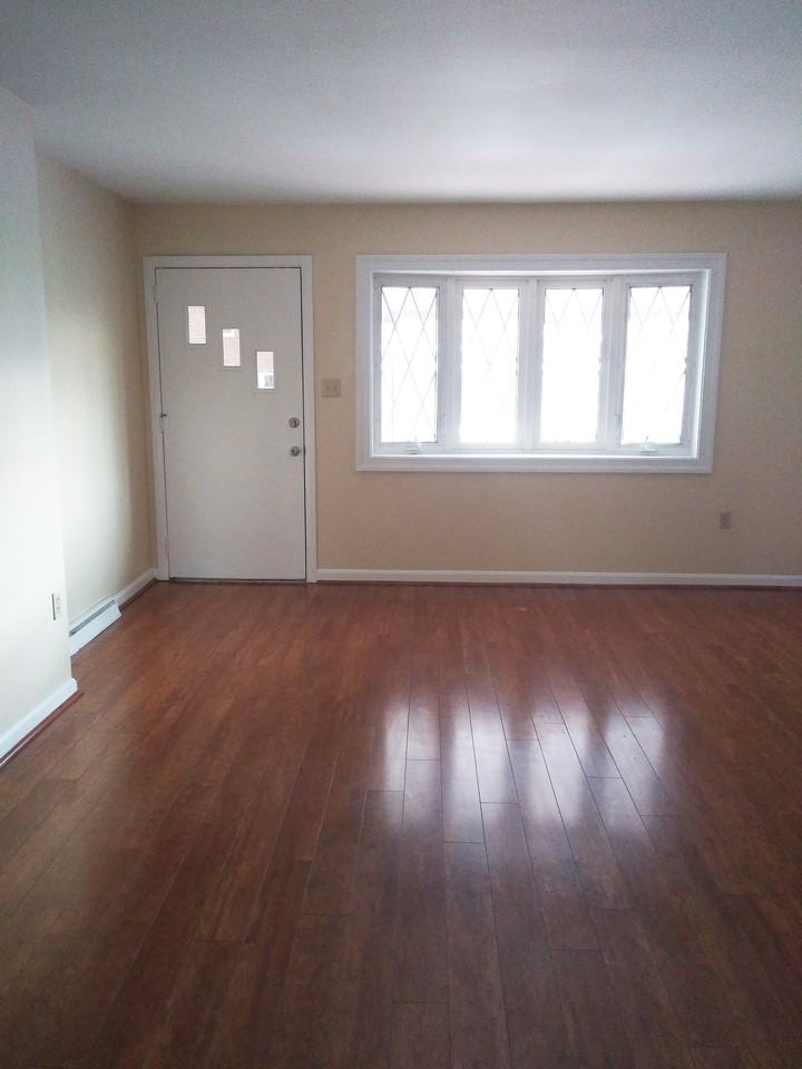 209 N Ford Ave - Photo 3 of 12