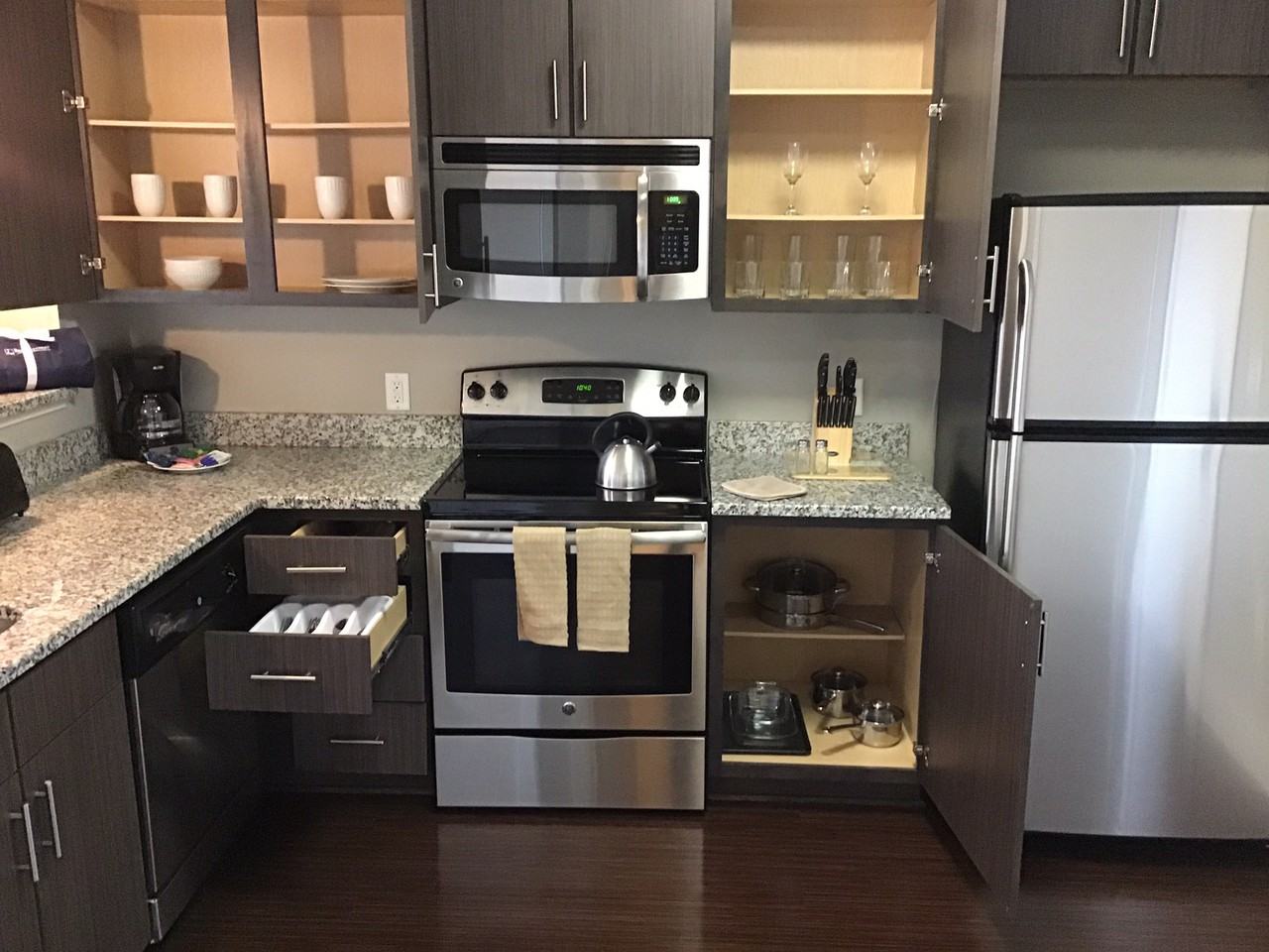 605 W Chapel Hill St - Photo 2 of 6