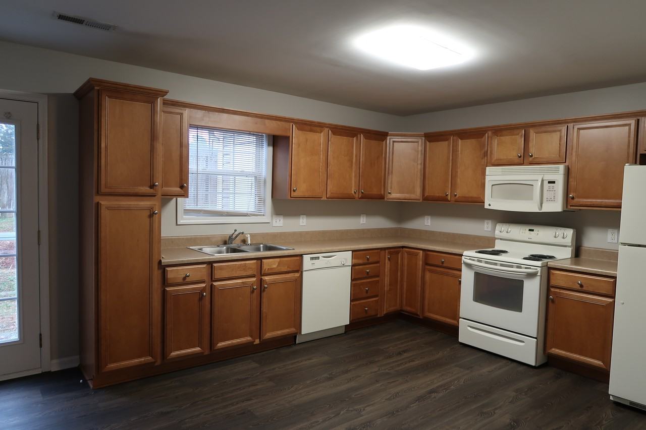 4127 Bentley Dr - Photo 3 of 14